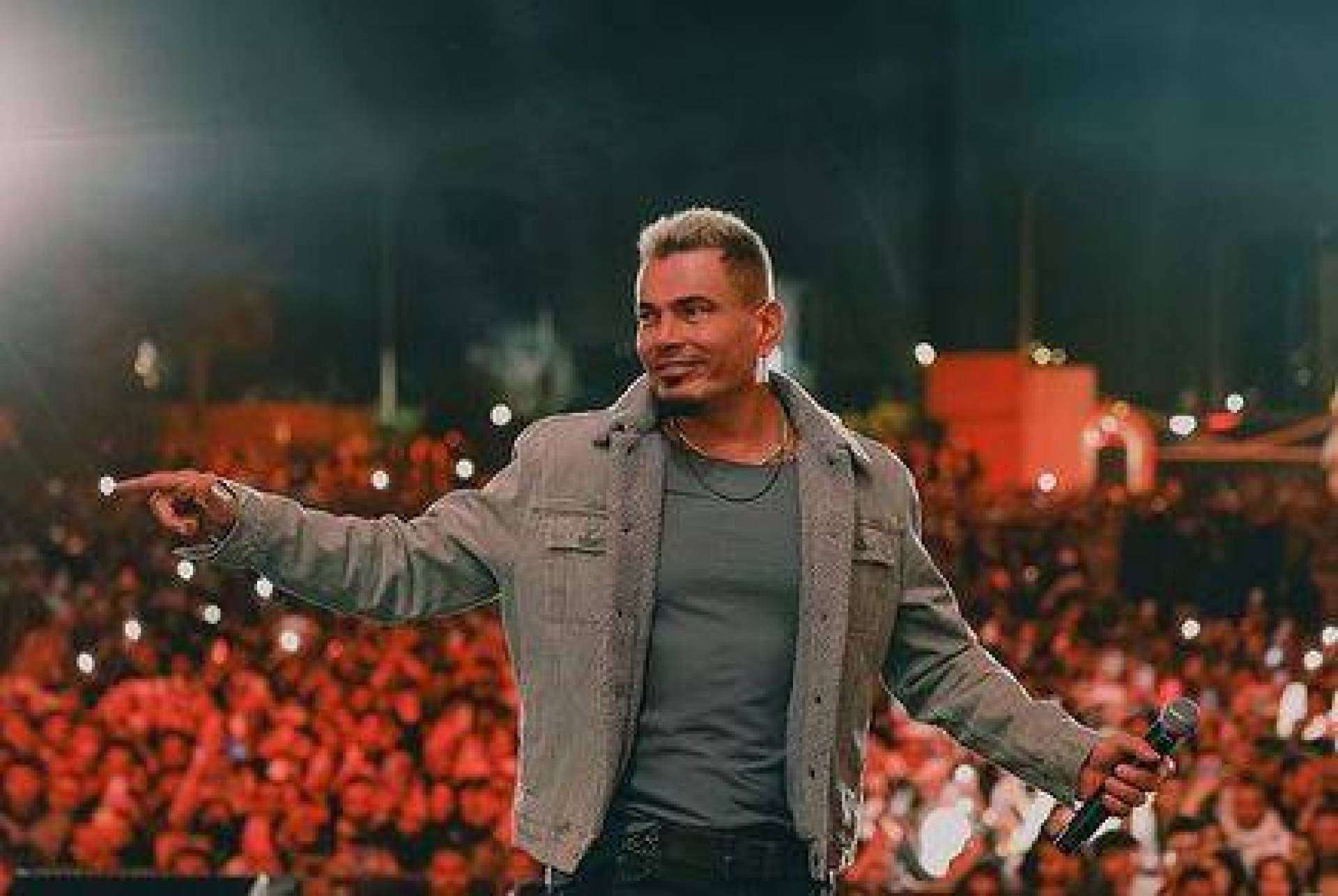 “الجمهور غاضب” سبب ضرب عمرو دياب لاحد المعجبين ورد فعل الجمهور على دياب على مواقع التواصل الاجتماعي