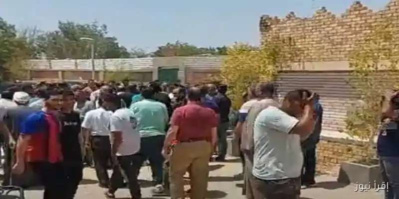 <p>"تشييع جثمان أحد ضحايا حادث غرق شاطئ أبو تلات بالإسكندرية في مسقط رأسه بسوهاج" </p>
<p><strong>أو</strong> </p>
<p>"وداع مؤثر: تشييع جثمان ضحية غرق شاطئ أبو تلات في سوهاج" </p>
<p>يمكن استخدام أي من العنوانين لجعل المحتوى أكثر جذبًا لمحركات البحث.</p>