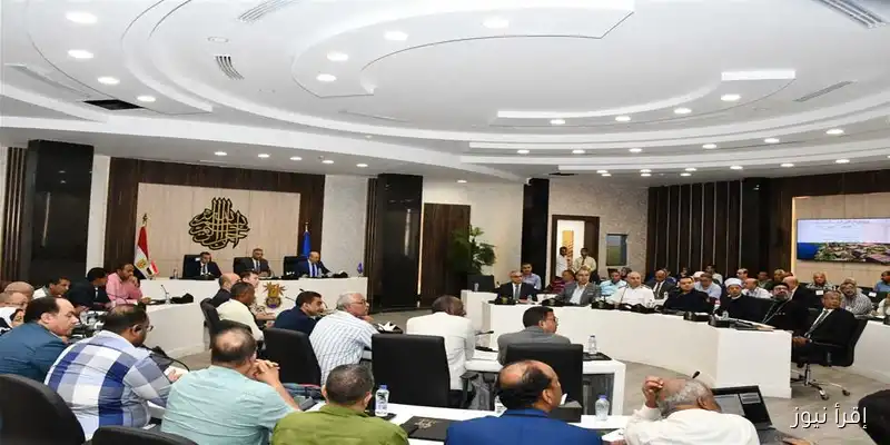محافظ أسوان يعلن تطبيق نظم الري بالتنقيط بدلاً من الغمر في مشروع وادي النقرة لتحسين كفاءة الزراعة