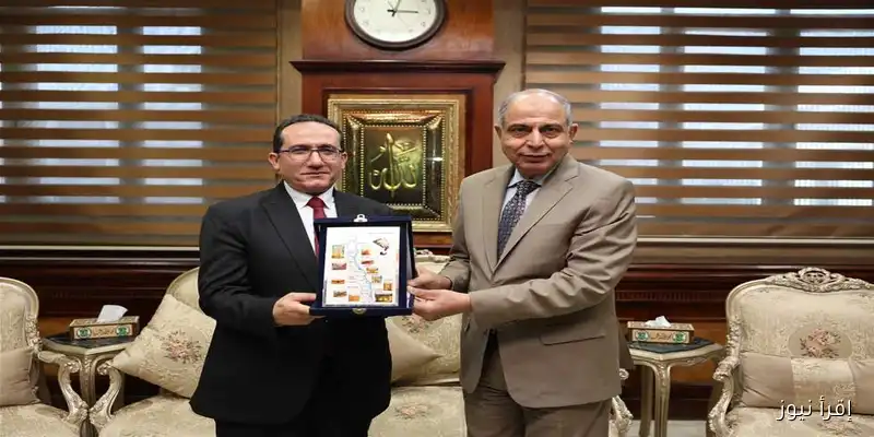 محافظ المنيا يكرم مدير الطب البيطري السابق ويعبر عن دعمه للقيادات الجديدة