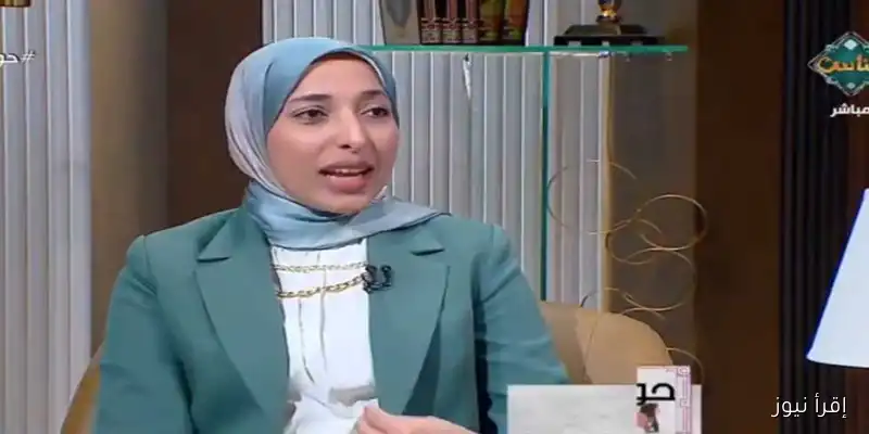هل يمكن للمرأة قراءة القرآن في المنزل بدون حجاب؟ إليك إجابة أمينة الفتوى
