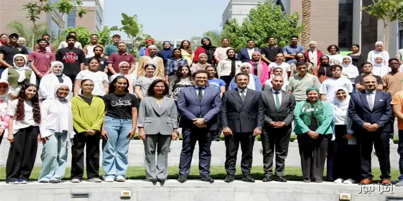 وزير الثقافة يجتمع بشباب الدفعة الأولى من البرنامج الرئاسي لتأهيل قادة المستقبل